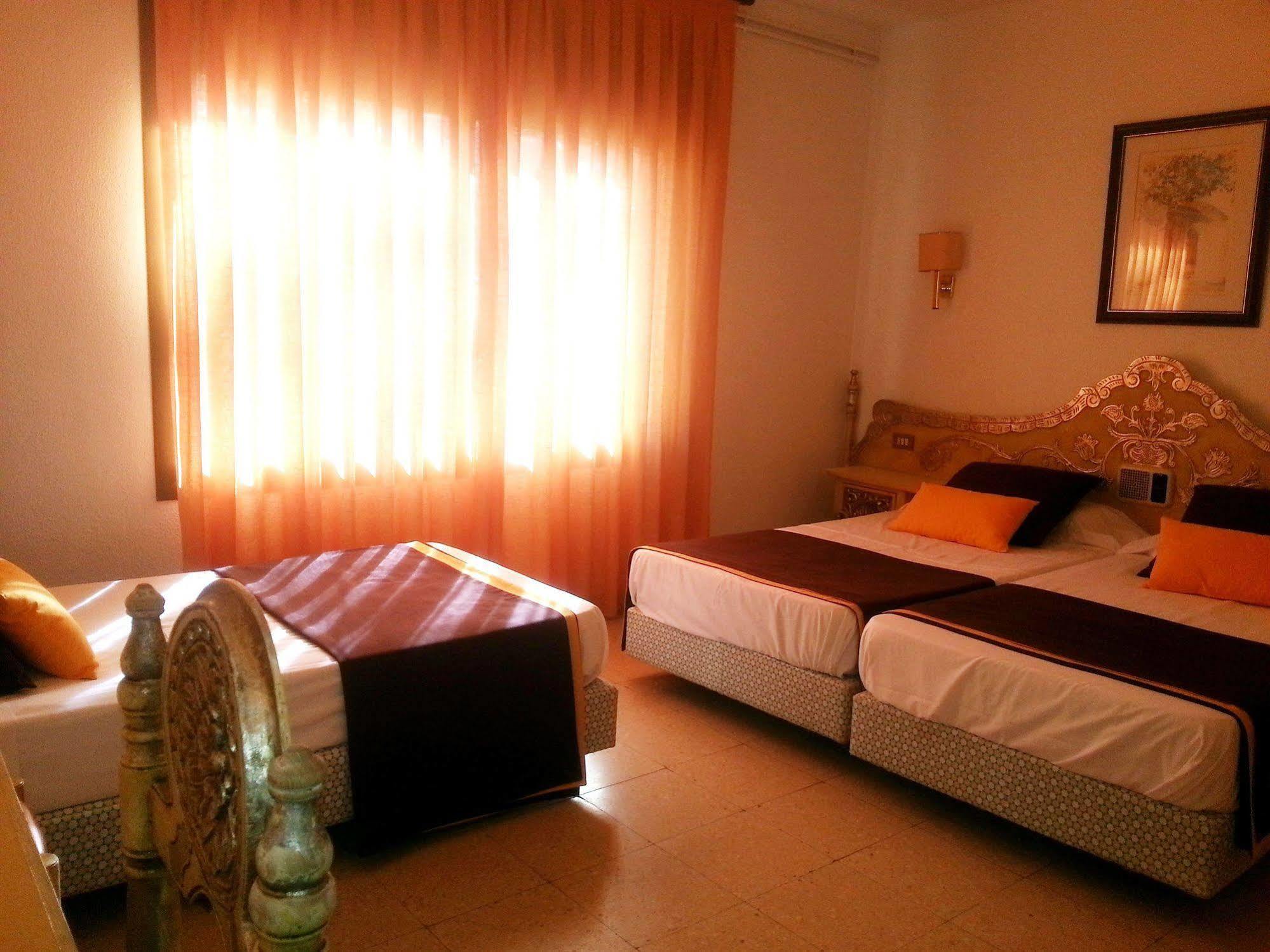 Hotel Hostal Del Sol Sant Feliu de Guíxols Eksteriør billede