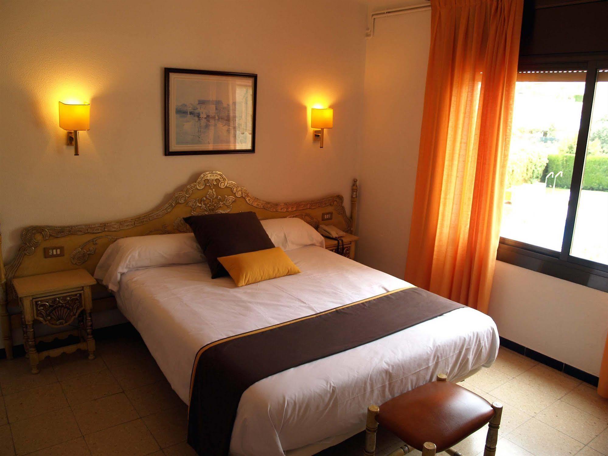 Hotel Hostal Del Sol Sant Feliu de Guíxols Eksteriør billede