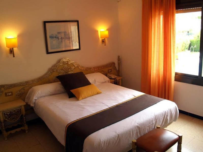 Hotel Hostal Del Sol Sant Feliu de Guíxols Eksteriør billede
