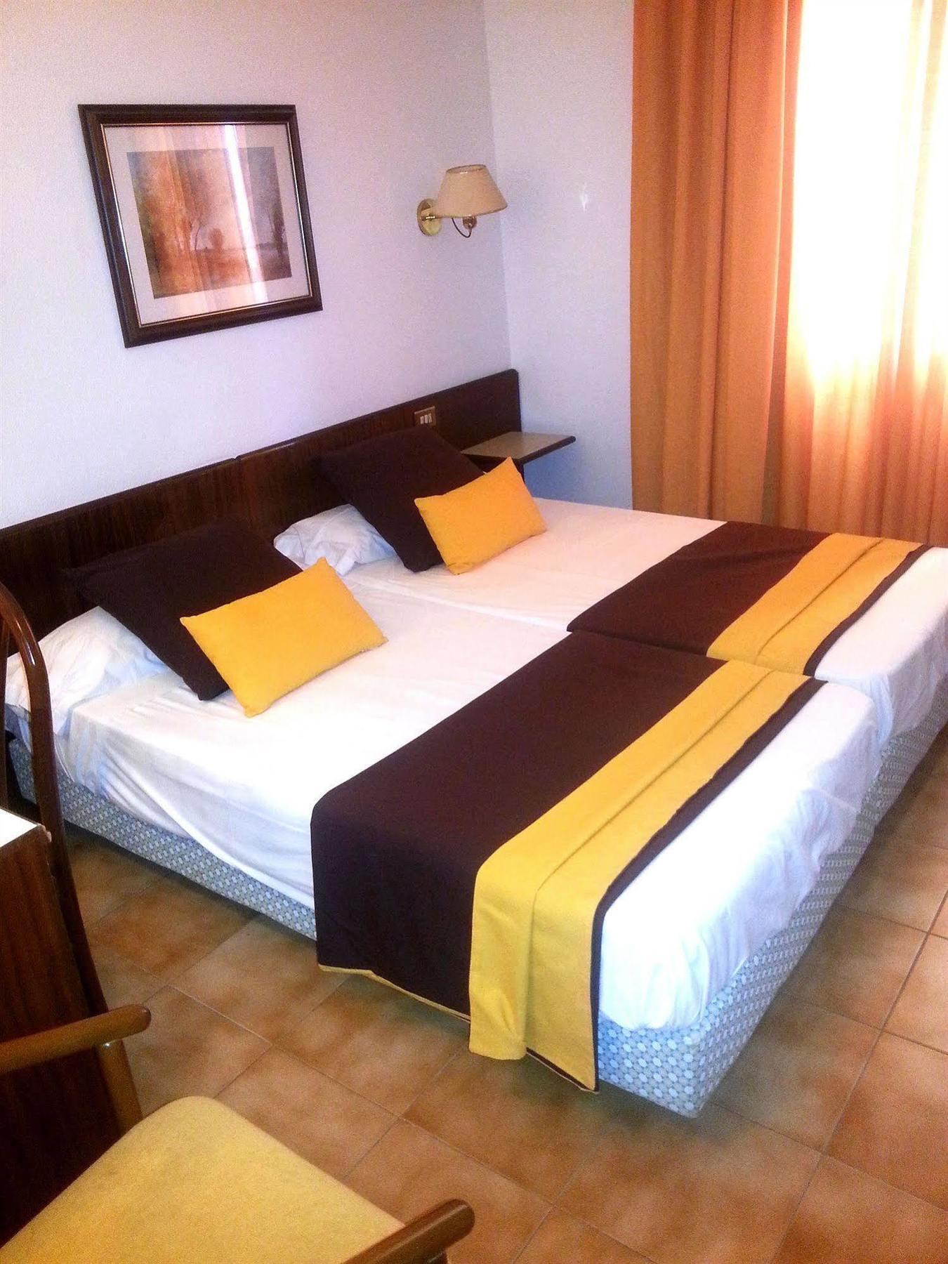 Hotel Hostal Del Sol Sant Feliu de Guíxols Eksteriør billede