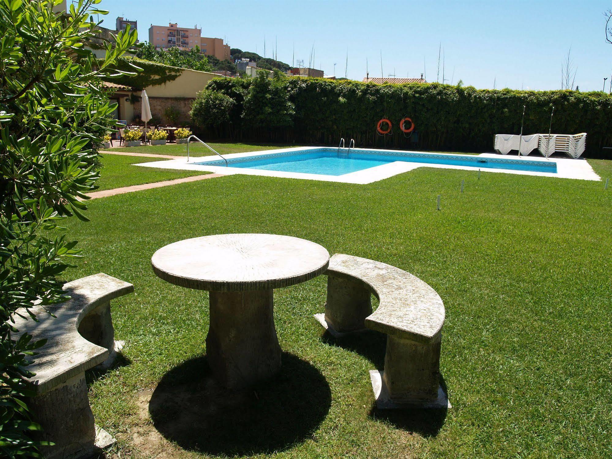 Hotel Hostal Del Sol Sant Feliu de Guíxols Eksteriør billede